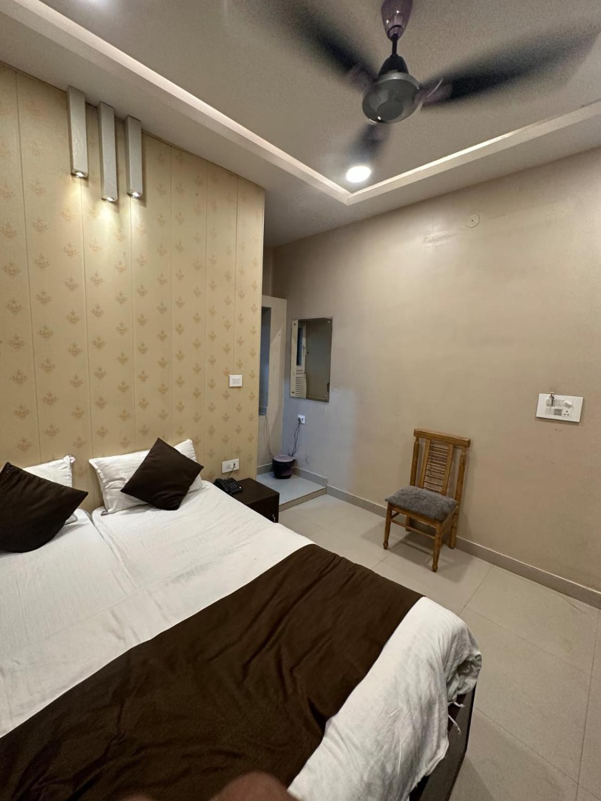 Hotel Deva Inn Bénarès Extérieur photo