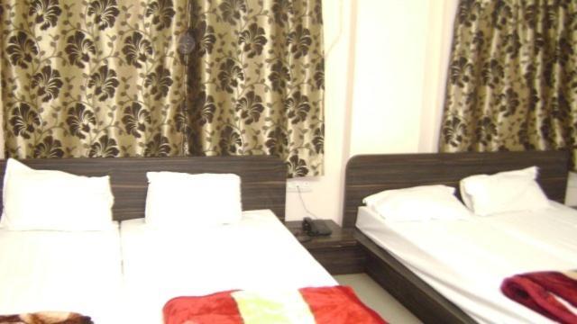 Hotel Deva Inn Bénarès Extérieur photo